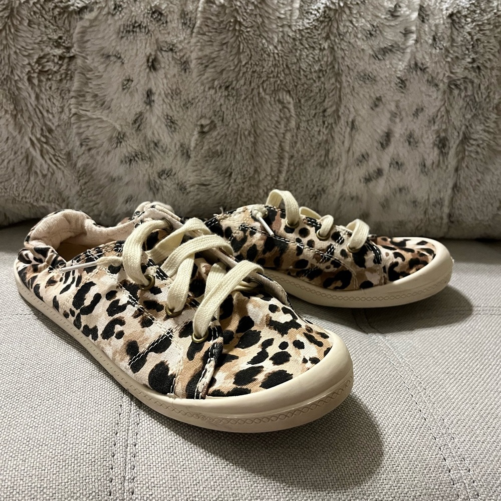 Time and Tru leopard soft slip on shoes